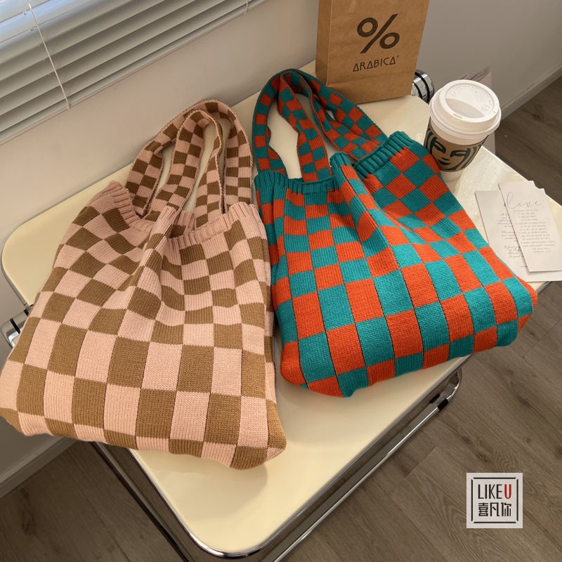 Túi Đeo Vai Vải Len Lông Xù Hình Vuông Màu Trắng Đen Phong Cách Hàn Quốc Thời Trang Thu Đông 2022