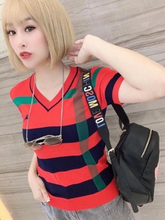 Áo len Mongtogi kẻ cổ tim so kiu