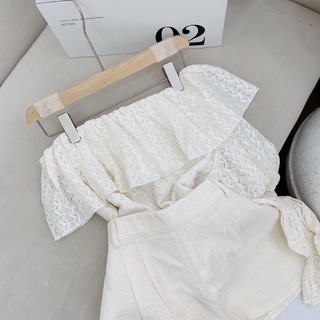SET ÁO TRẮNG REN HOA LỆCH VAI +  SHORT