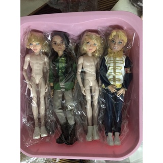 N1 búp bê monster high