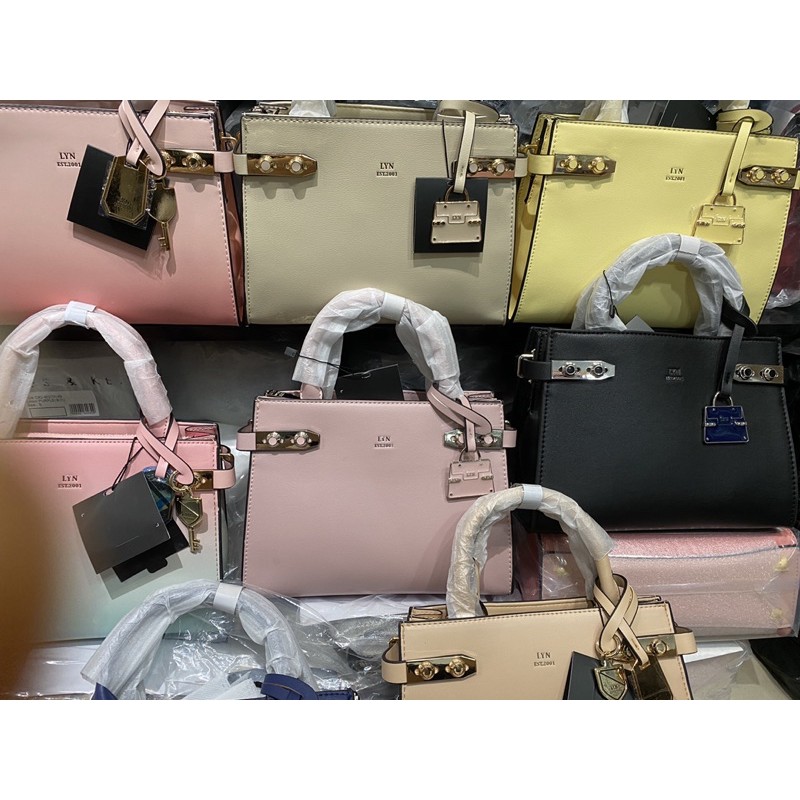 ❥ 𝐓𝐮́𝐢 𝐭𝐚𝐲 𝐜𝐚̂̀𝐦 𝐋𝐲𝐧 𝐅𝐈𝐍𝐄𝐍𝐄𝐒𝐒