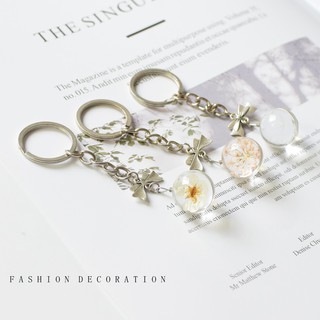 Móc khóa kim loại mặt dây chuyền quả cầu hoa khô đính nơ - Hoa anh đào