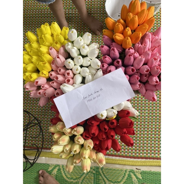 Hoa tulip( tuy líp) giả lá xoăn bằng cao su non( hàng cao cấp) mùi thơm nhẹ, giống thật 99%
