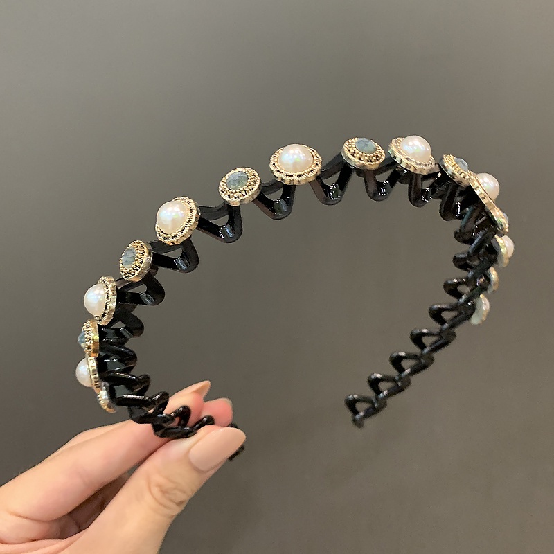 Cài tóc rửa mặt thiết kế gợn sóng đính ngọc trai