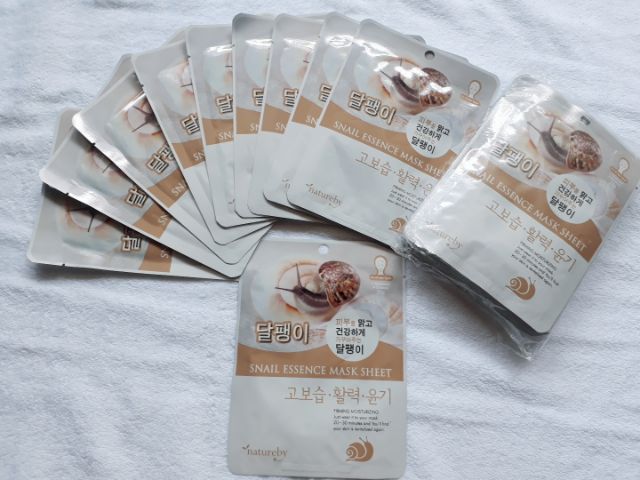 MẶT NẠ DƯỠNG DA THIÊN NHIÊN CHIẾT XUẤT ỐC SÊN - NATUREBY SNAIL ESSENCE MASK SHEET (gói 10 miếng)