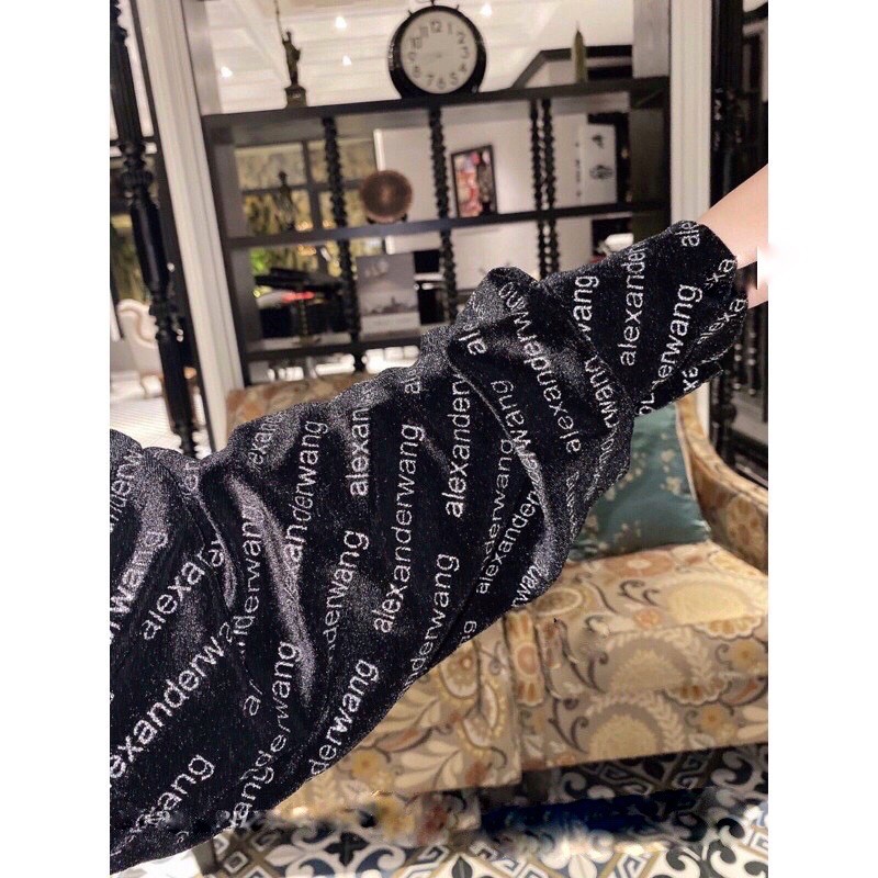 SÉT ÁO NHUNG CHỮ NHŨ MIX CHÂN VÁY DA BÓNG