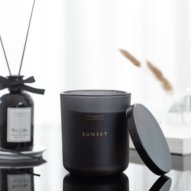 Nến thơm The Candleholic Sunset 8.8oz hương hoa mận và trái cây nhiệt đới cao cấp