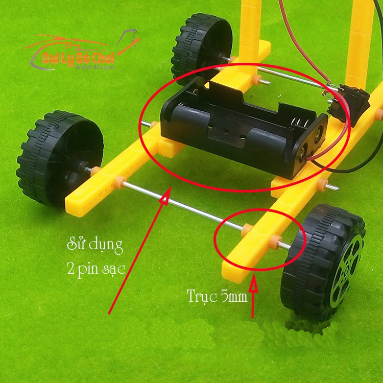 OT117 ô tô chạy bằng pin 1 động cơ 1 cánh quạt màu vàng