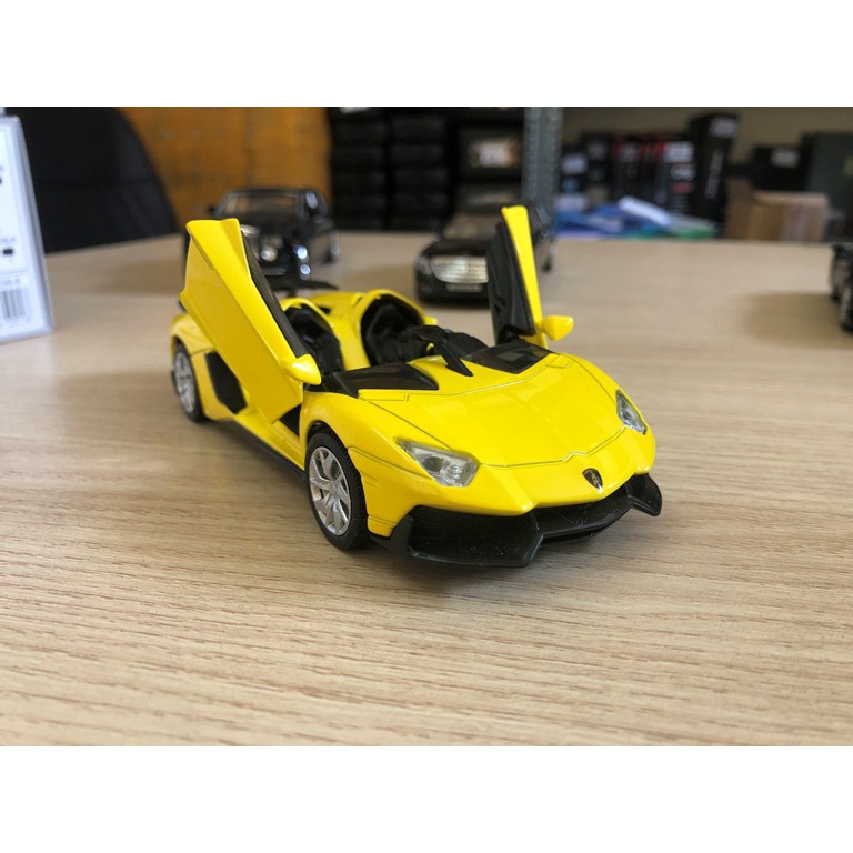Xe ô tô đồ chơi Lamborghini Aventador mui trần tỉ lệ 1:32 bằng hợp kim