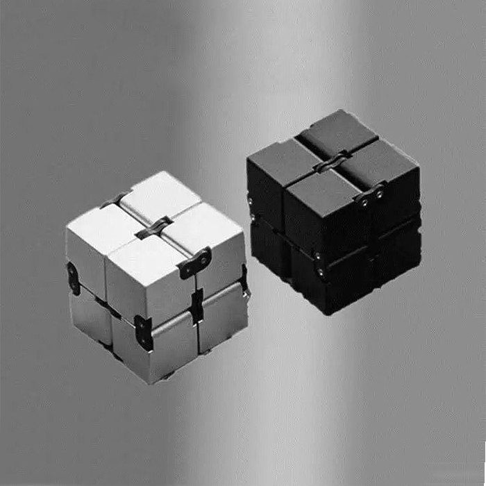 Khối Lập Phương Vô Cực Giải Trí Thú Vị