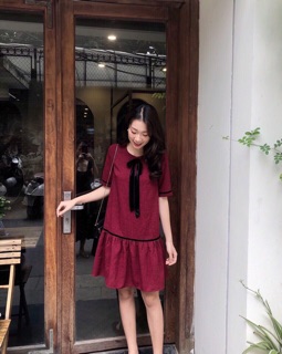 Váy dạ cổ nơ