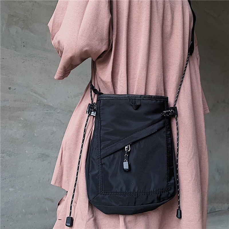 Túi đeo chéo vai dây rút nhỏ dễ phối đồ cho nam nữ 19D040