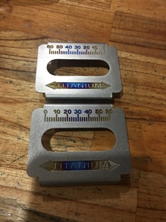 Bas gấp titan