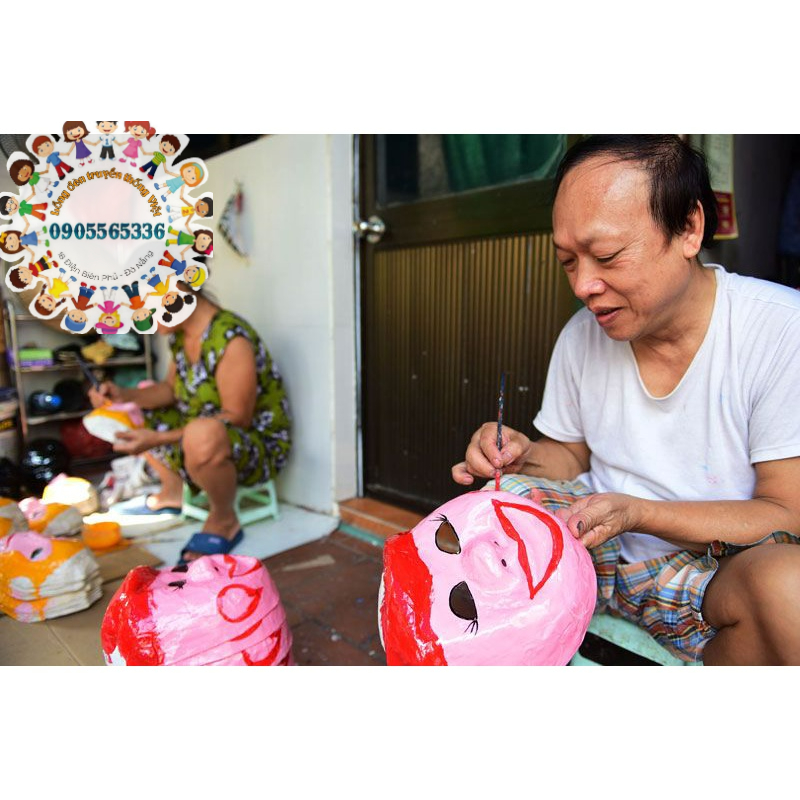Mặt nạ giấy bồi thủ công truyền thống trưng bày Tết lễ hội 2023