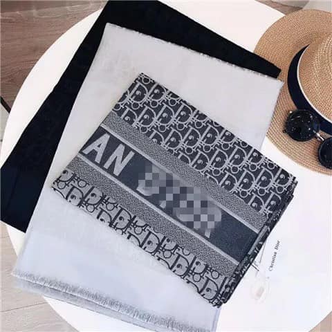Khăn lụa choàng cổ hàng đẹp có hộp sang chảnh