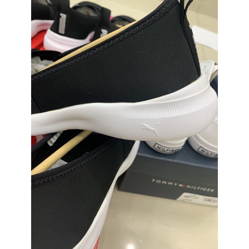 Đôi giày slip on thần thánh nhà Puma cho chân 35,5.