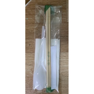 Set 10 bộ ( muỗng nhựa + đũa tre nhật + tăm + giấy tiện dụng)