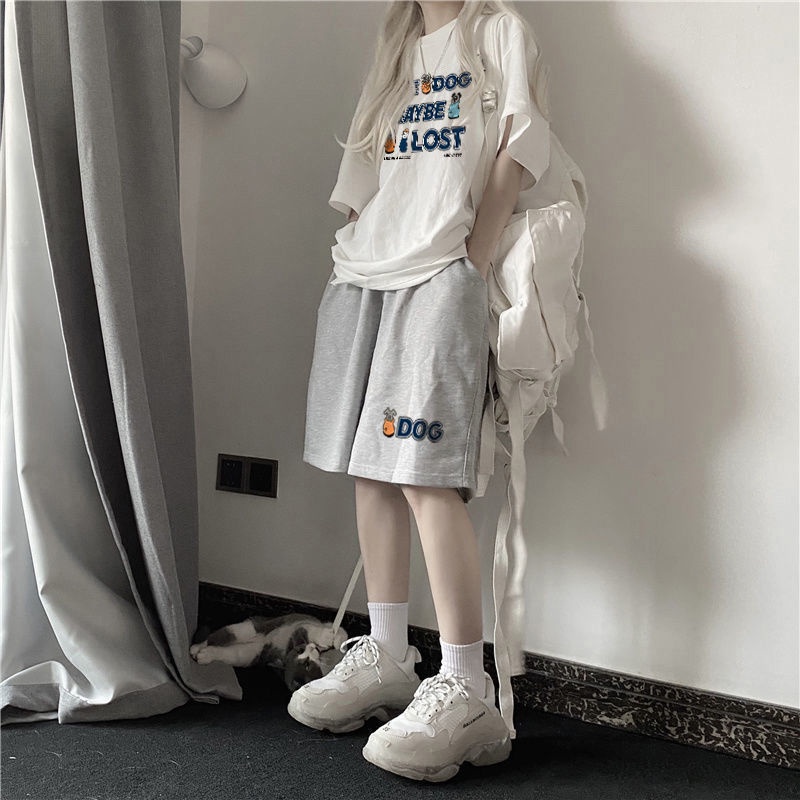 Bộ áo thun tay ngắn dáng rộng và quần ngắn màu xám thời trang năng động dành cho nữ (có bán lẻ)