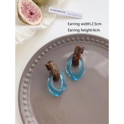 Bông tai acrylic giọt nước