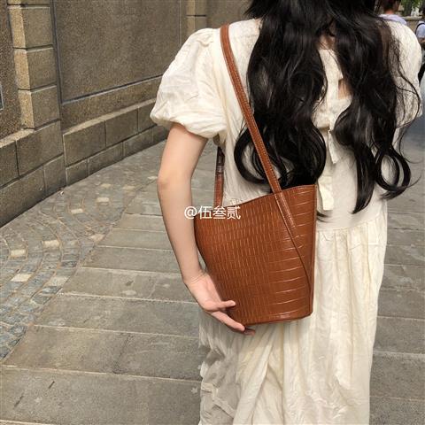 Túi Xách Đeo Vai Họa Tiết Vân Đá Ba Chiều Độc Đáo Phong Cách Thời Trang Hiện Đại Cho Nữ