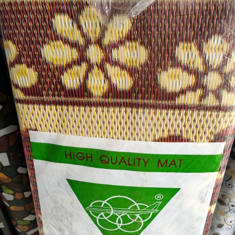 CHIẾU NHỰA CHUẨN THÁI LAN 100%. KT :1m8x 1m9 kt 1m8x3m2 . gấp 2 tấm.