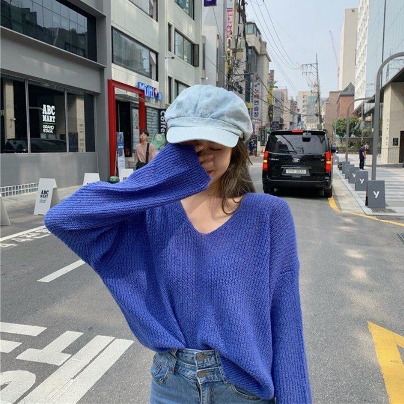 Áo sweater IELGY dệt kim cổ chữ V tay dài dáng rộng hở vai thời trang