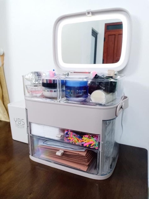 Kệ đựng đồ mỹ phẩm có đenf led, có tay xách cao cấp