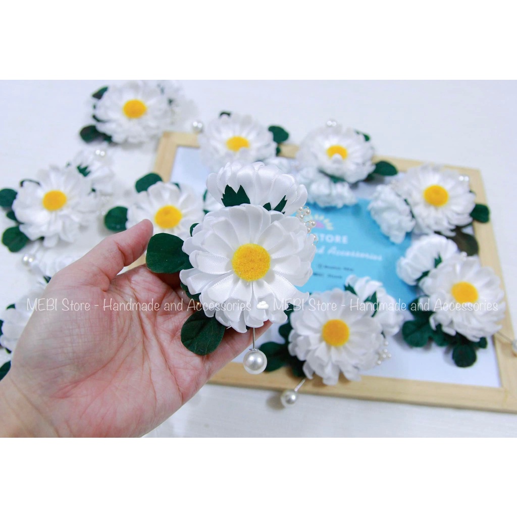 (Ảnh thật-NOBOX) Hoa cài áo mẫu cúc họa mi 1 nụ, nhụy vàng