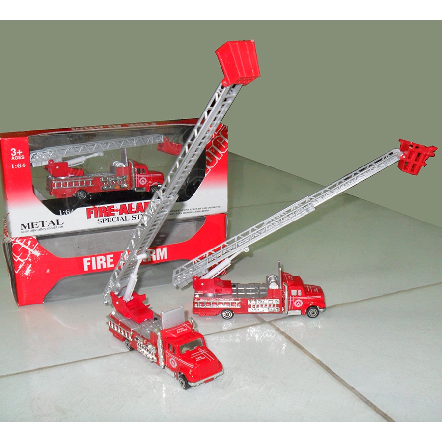 Xe cứu hỏa đồ chơi có âm thanh còi hụ, đèn chớp 7 màu, thang xoay và kéo dài được, có kèm pin. 0750-9P