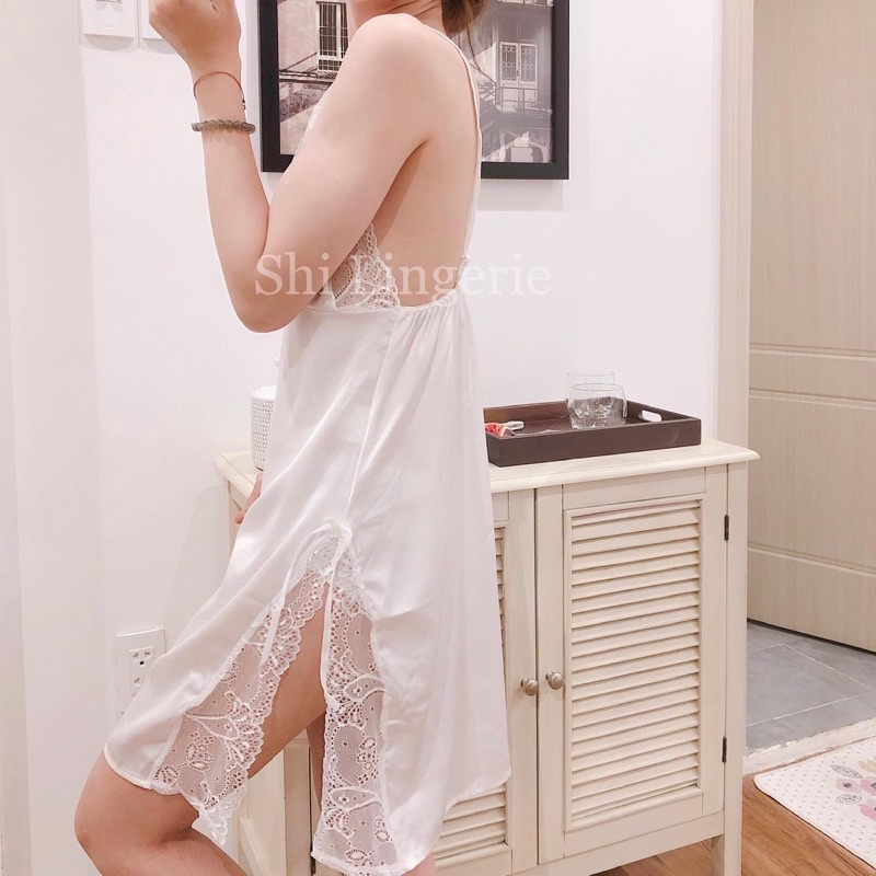 Váy ngủ lụa phối ren xẻ tà hai bên