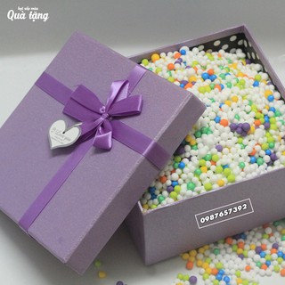 Hộp quà hình vuông màu tím 3D, hạt xốp nhiều màu