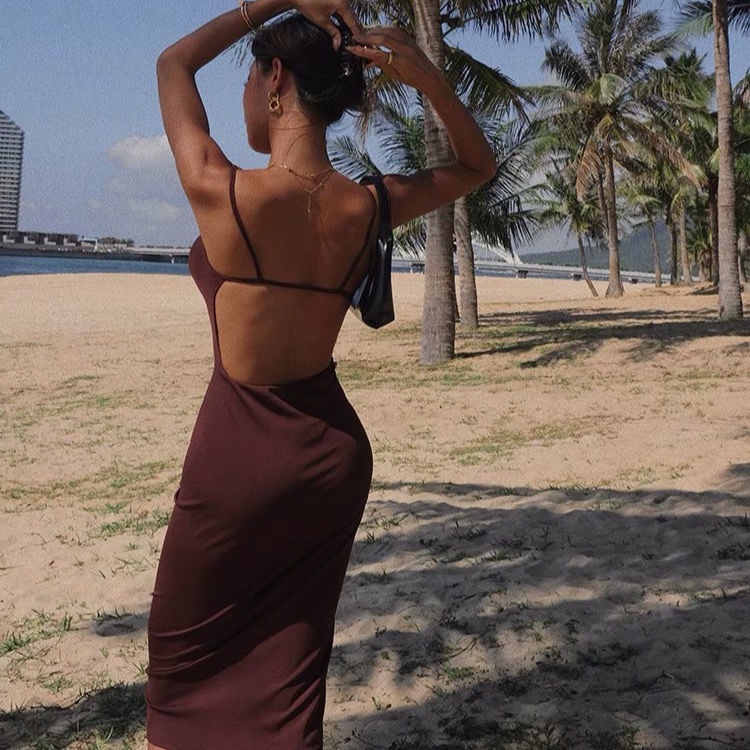 Đầm Hai Dây Hở Lưng Form Ôm Co Giãn Phong Cách Quyến Rũ