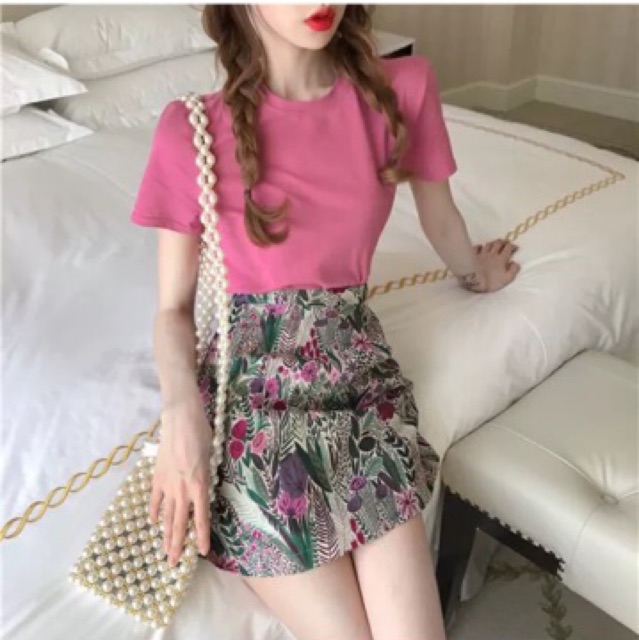 Set áo phông hồng + chân váy hoa