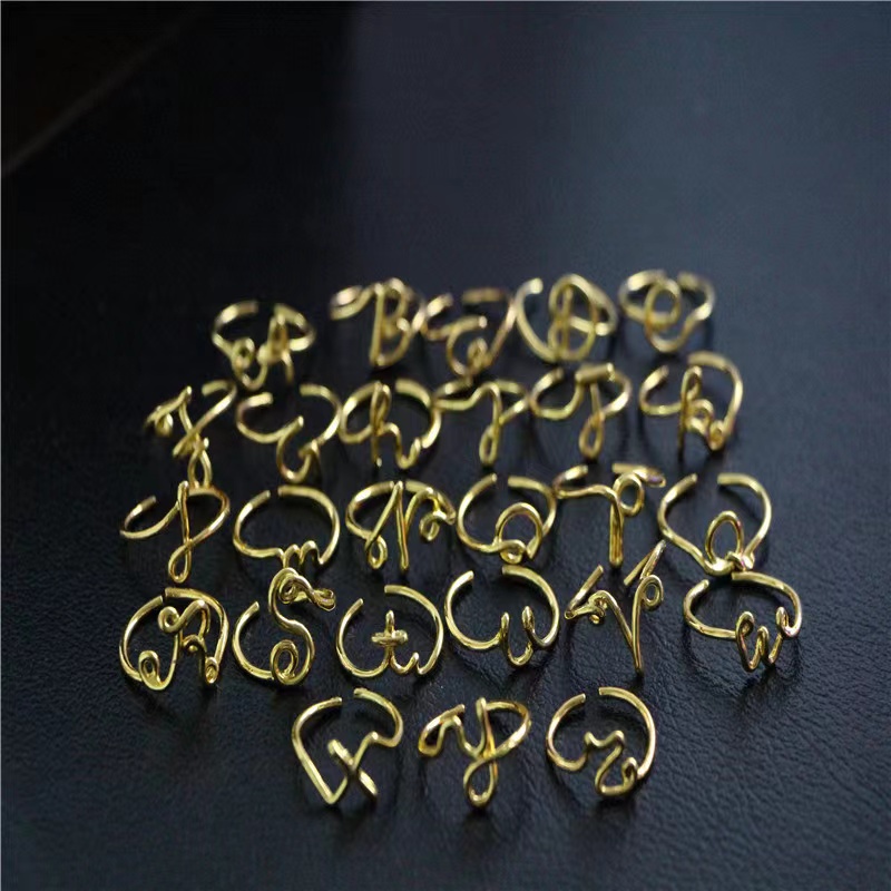 Nhẫn Đeo Tay Khắc Chữ Cái Từ A-Z 26 Màu Sắc Thời Trang