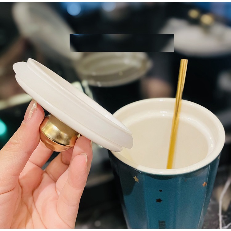 Cốc sứ có nắp in hình vũ trụ độc lạ 450ml tặng kèm ống hút