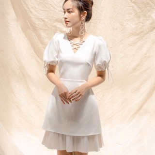 Đầm trắng đan ngực