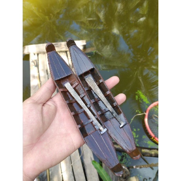 xuồng ba lá mini (thuyền mô hình) Thả nổi trên nước , hồ bể cá thủy sinh (18-20cm)