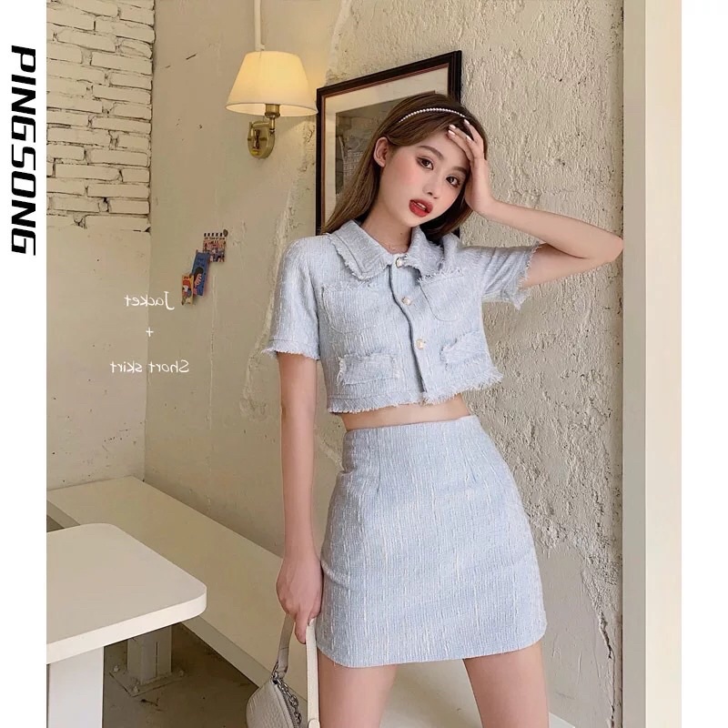 Set chân váy và áo croptop dạ xanh dương phong cách cổ điển
