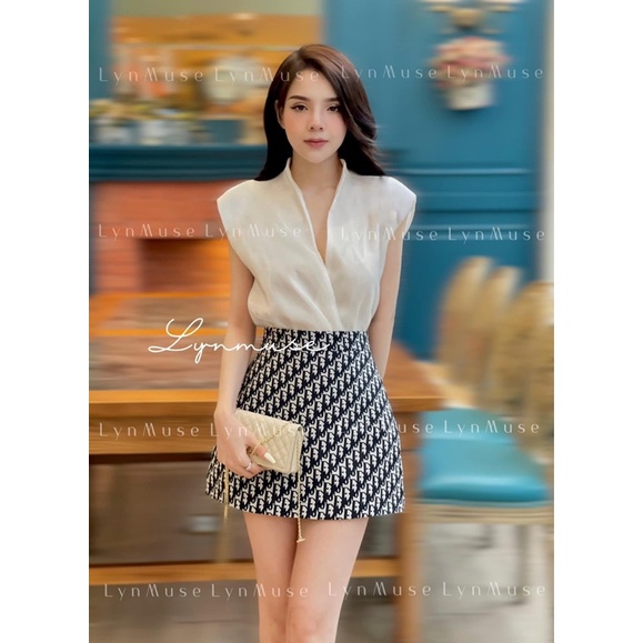Set chân váy Dior với áo sơmi