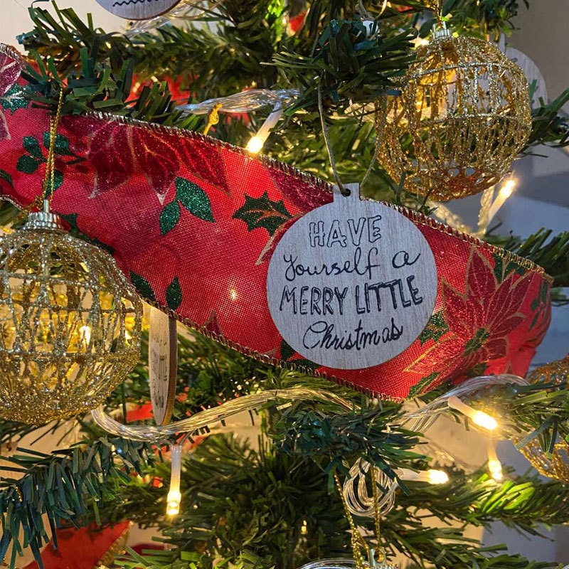Bộ 6 trái châu vàng trang trí cây thông noel trong dịp lễ Giáng Sinh