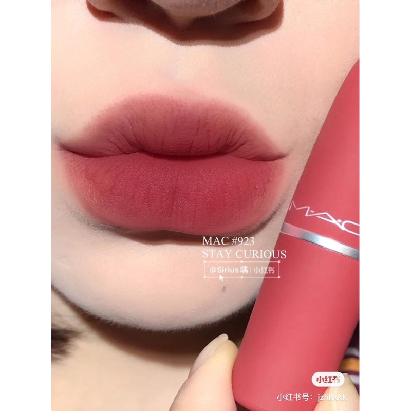 MAC - Son thỏi lì Showstopper Powder Kiss Lipstick