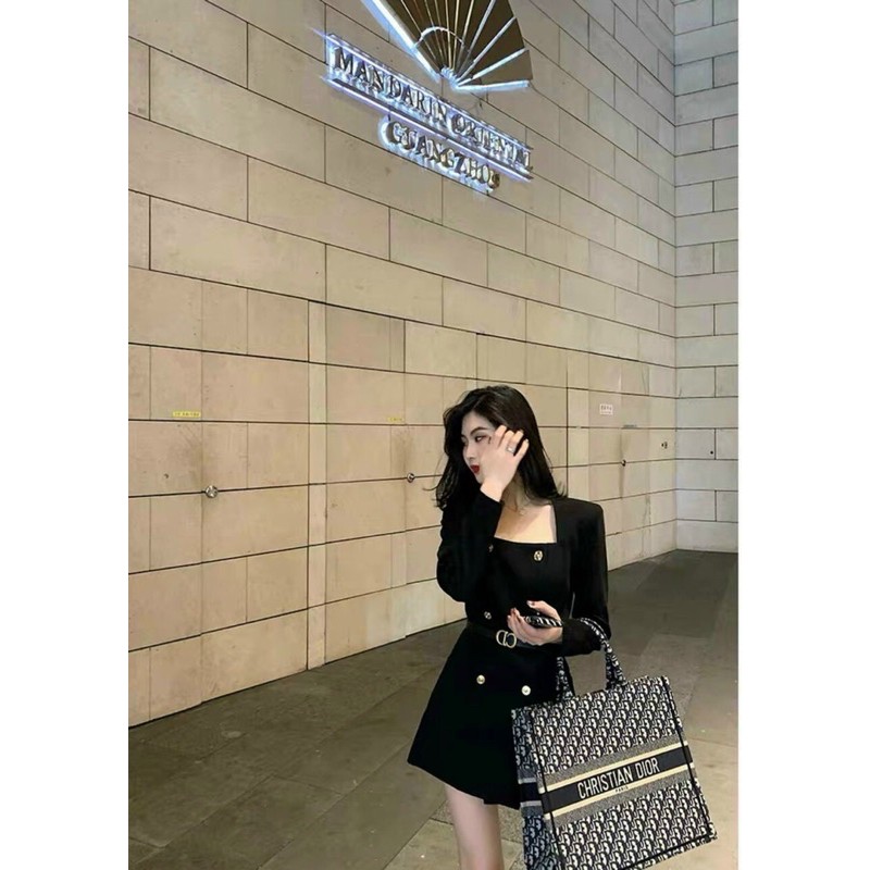 Váy đỏ dài tay chất tuyết mưa