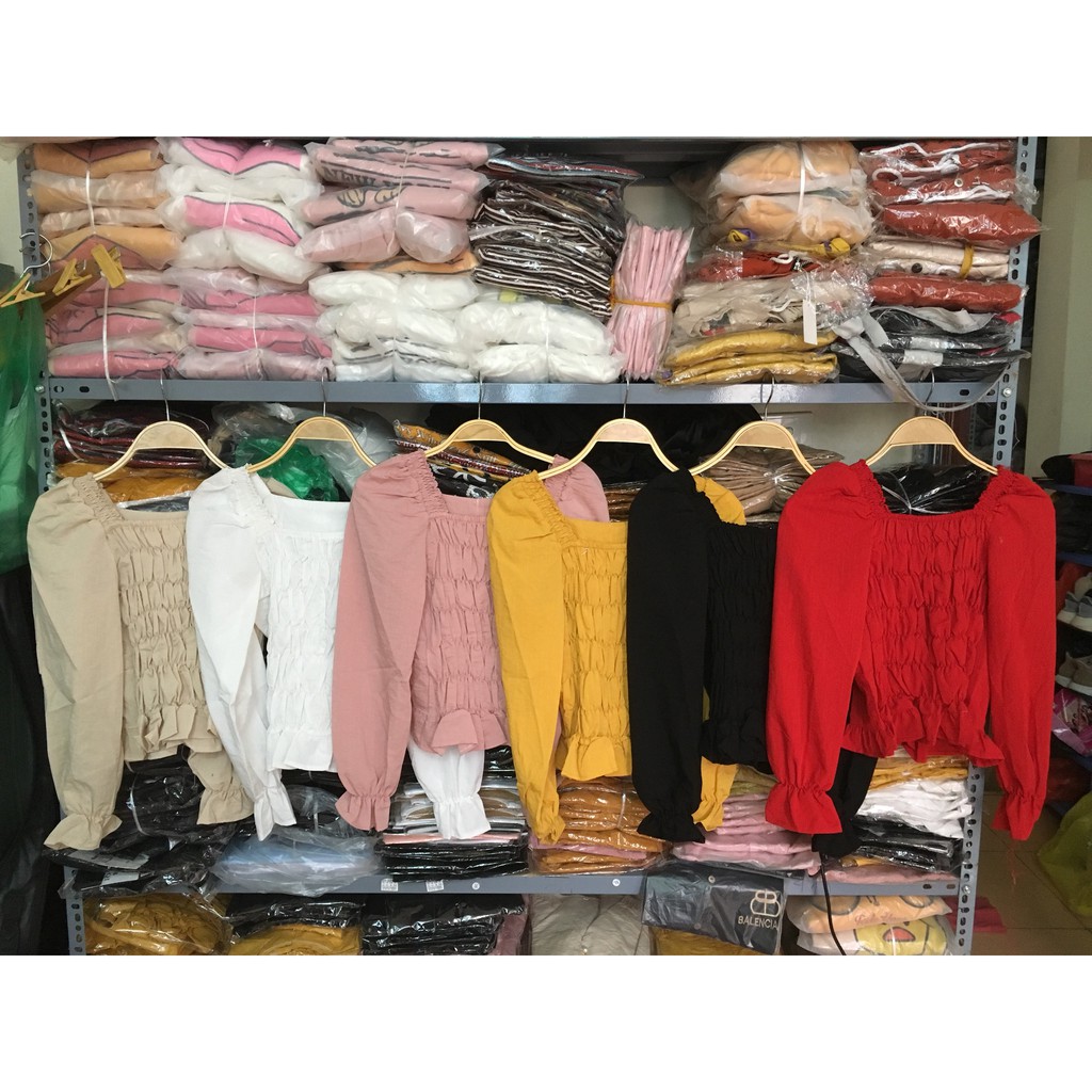 Áo cổ vuông đính khuy cúc