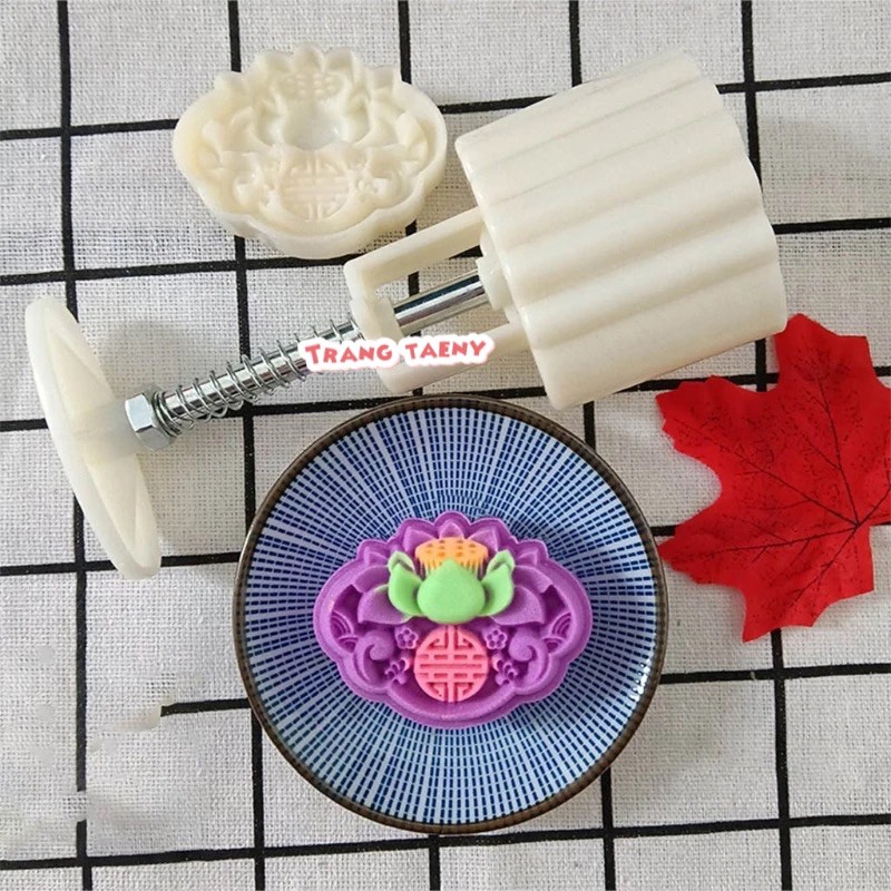 Khuôn trung thu lò xo 1 mặt bông sen 50g (M220)