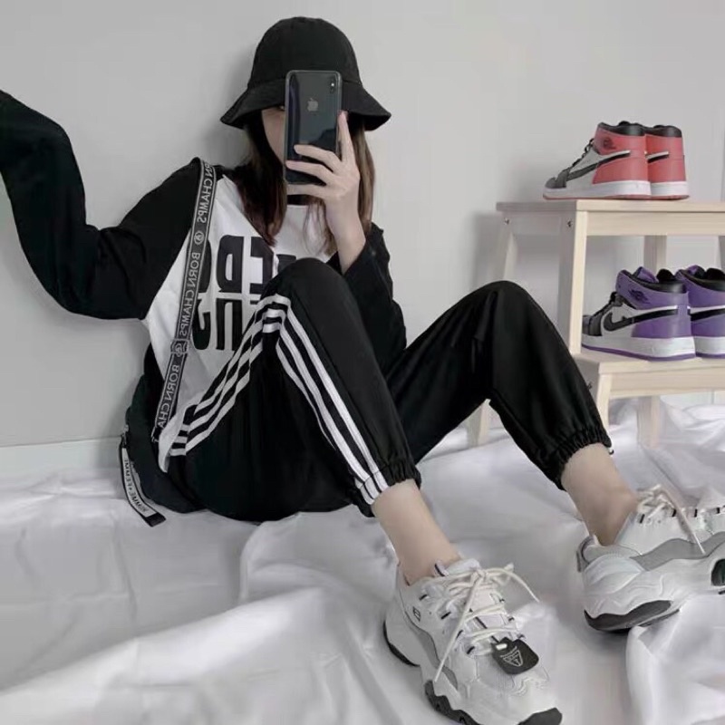 Quần Jogger Nam Nữ 3 Sọc Form Ống Rộng Để Xuông Hoặc Rút Dây Bo Gấu Vải Mịn Năng Động Trẻ Trung