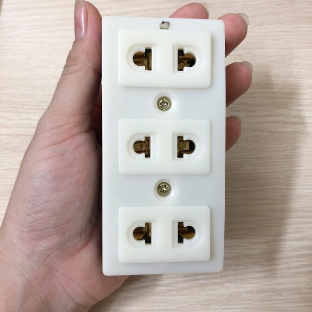 Ổ cắm 3 cửa K28