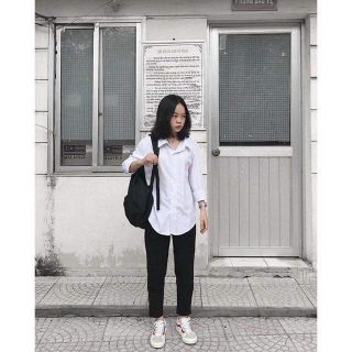 ÁO SƠ MI TRẮNG ĐUÔI TÔM CỰC XINH