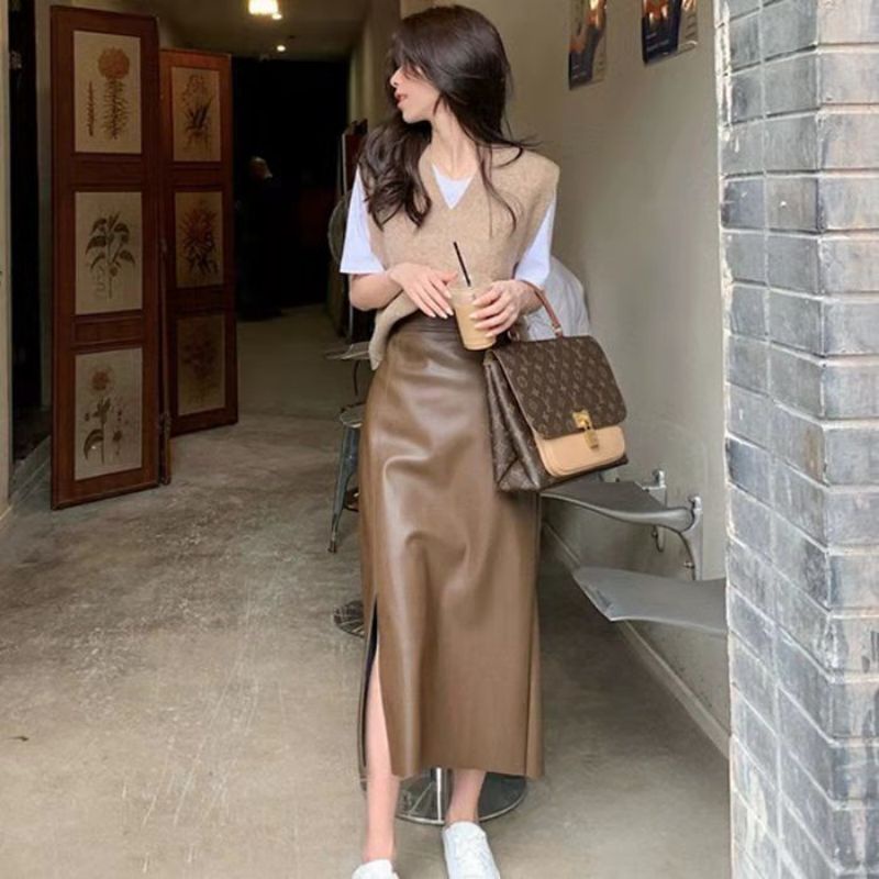 Chân váy da dài qua gối xẻ tà siêu trẻ trung | BigBuy360 - bigbuy360.vn