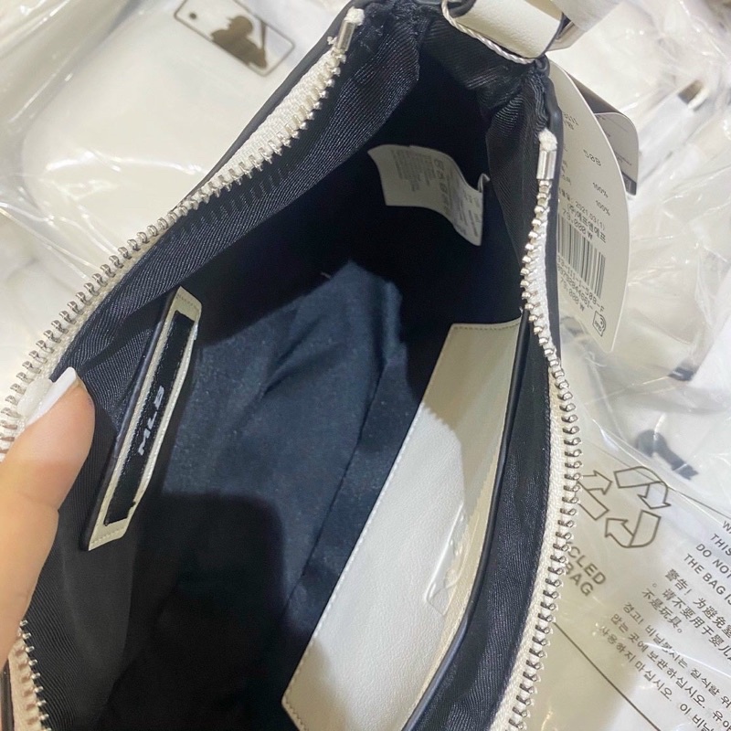 Túi kẹp nách MLB Hono Monogram da bản 2022