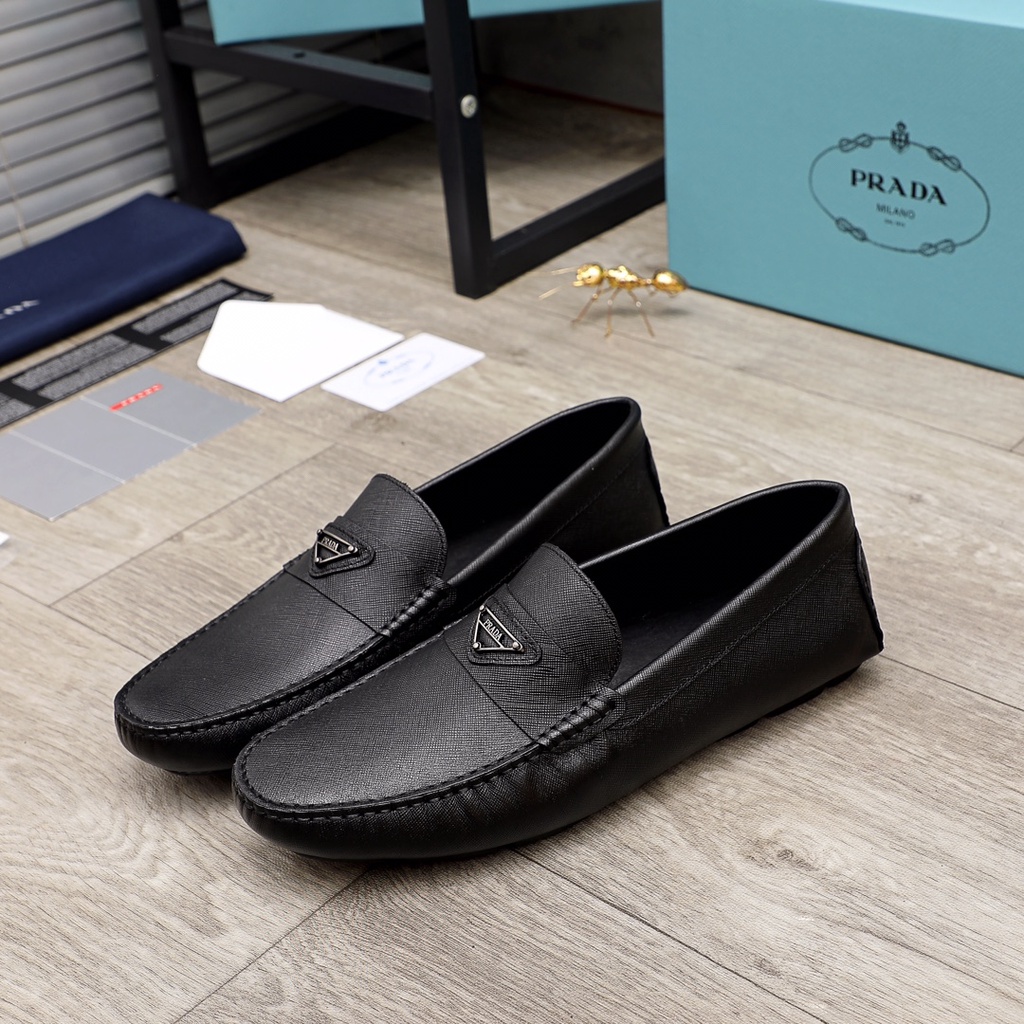 Giày lười nam da thật PRADA thiết kế lịch lãm và nhẹ nhàng mang đến phong cách chững chạc nhưng vẫn rất trẻ trung